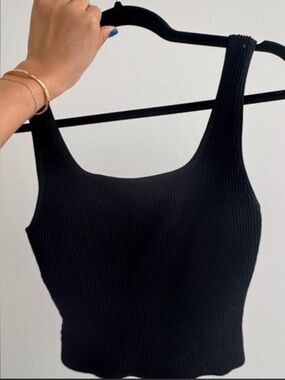 Aritzia Babaton Sculpt Knit Squareneck
Tank Top